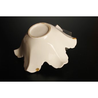 五代 清水六兵衛 白磁百合向付5客　P016 裏から見て金継があるのが2点