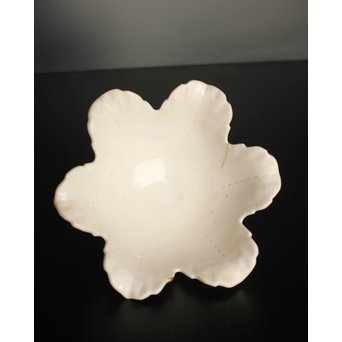 五代 清水六兵衛 白磁百合向付5客　P016 両面金継があるのが1点