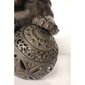 市岡紫雲 玉獅子置物　M017 