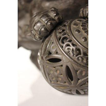 市岡紫雲 玉獅子置物　M017 