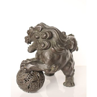 市岡紫雲 玉獅子置物　M017 