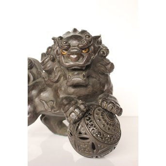 市岡紫雲 玉獅子置物　M017 