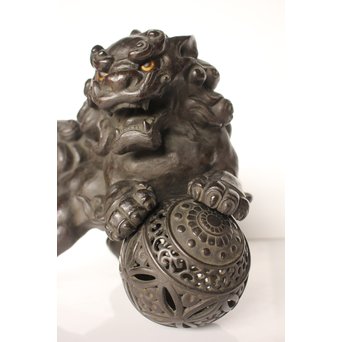 市岡紫雲 玉獅子置物　M017 