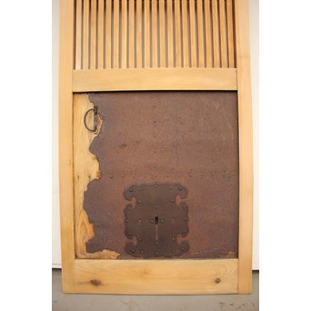 侘朽ちた鉄板 細身格子蔵戸　W588 