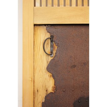 侘朽ちた鉄板 細身格子蔵戸　W588 