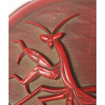 玉楮象谷 明堆朱写 蟷螂紋香合　Q014 