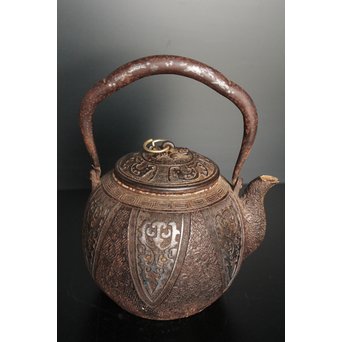 金龍堂大國/大国造 特別底款 日ノ丸形象嵌入饕餮紋鉄瓶　M047 