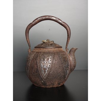 金龍堂大國/大国造 特別底款 日ノ丸形象嵌入饕餮紋鉄瓶　M047