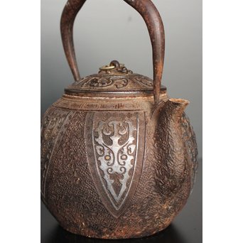 金龍堂大國/大国造 特別底款 日ノ丸形象嵌入饕餮紋鉄瓶　M047 