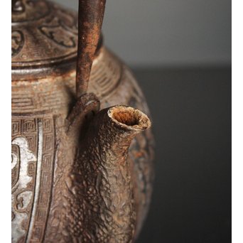 金龍堂大國/大国造 特別底款 日ノ丸形象嵌入饕餮紋鉄瓶　M047 