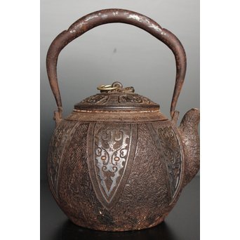 金龍堂大國/大国造 特別底款 日ノ丸形象嵌入饕餮紋鉄瓶　M047 