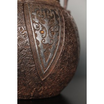 金龍堂大國/大国造 特別底款 日ノ丸形象嵌入饕餮紋鉄瓶　M047 