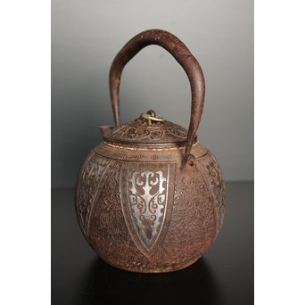 金龍堂大國/大国造 特別底款 日ノ丸形象嵌入饕餮紋鉄瓶　M047 