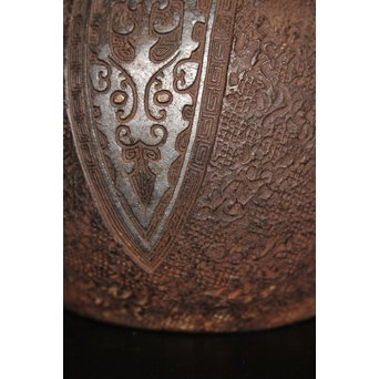 金龍堂大國/大国造 特別底款 日ノ丸形象嵌入饕餮紋鉄瓶　M047 