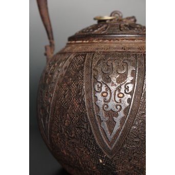 金龍堂大國/大国造 特別底款 日ノ丸形象嵌入饕餮紋鉄瓶　M047 