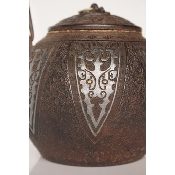 金龍堂大國/大国造 特別底款 日ノ丸形象嵌入饕餮紋鉄瓶　M047 