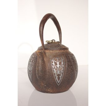 金龍堂大國/大国造 特別底款 日ノ丸形象嵌入饕餮紋鉄瓶　M047 