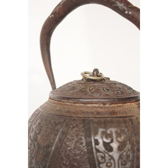 金龍堂大國/大国造 特別底款 日ノ丸形象嵌入饕餮紋鉄瓶　M047 