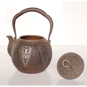 金龍堂大國/大国造 特別底款 日ノ丸形象嵌入饕餮紋鉄瓶　M047 