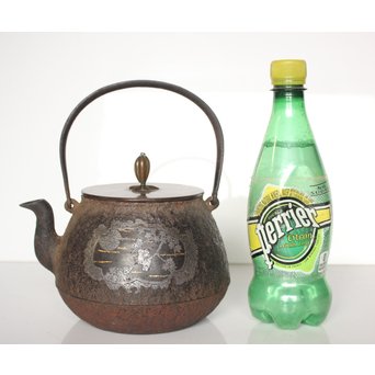 金寿堂 金銀象嵌鉄瓶　M061 