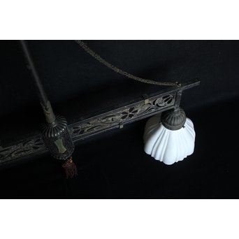 2灯桜紋 花型シェードのシャンデリア照明　A1876 