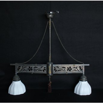 2灯桜紋 花型シェードのシャンデリア照明　A1876