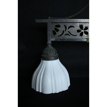 2灯桜紋 花型シェードのシャンデリア照明　A1876 