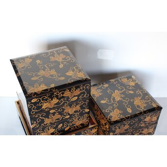 桐唐草蒔絵重箱と重台　Q027 