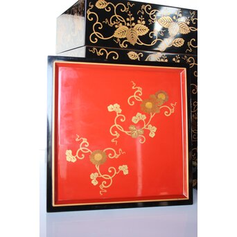 桐唐草蒔絵重箱と重台　Q027 