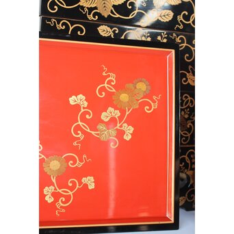 桐唐草蒔絵重箱と重台　Q027 