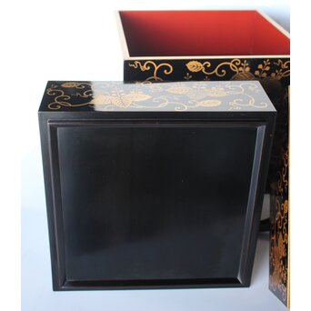 桐唐草蒔絵重箱と重台　Q027 