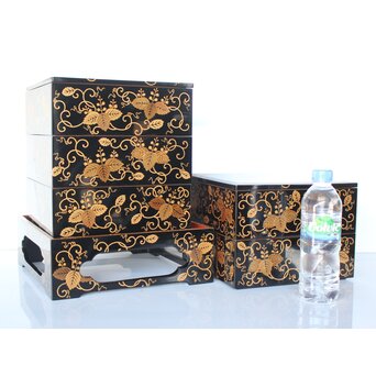 桐唐草蒔絵重箱と重台　Q027 