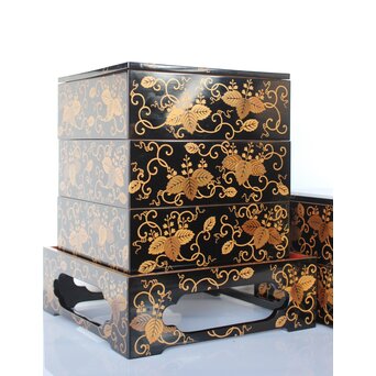 桐唐草蒔絵重箱と重台　Q027 