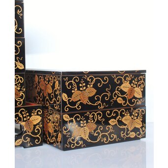 桐唐草蒔絵重箱と重台　Q027 