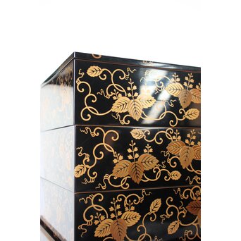 桐唐草蒔絵重箱と重台　Q027 
