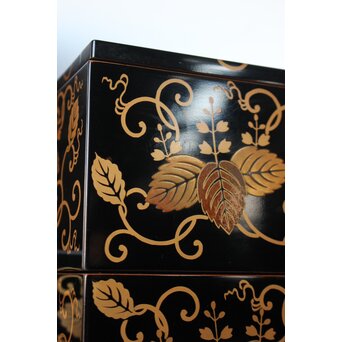 桐唐草蒔絵重箱と重台　Q027 