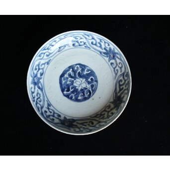 陰刻唐草文 古染付 7寸皿　P061 