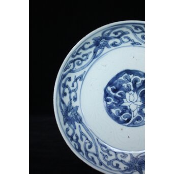陰刻唐草文 古染付 7寸皿　P061 