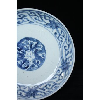 陰刻唐草文 古染付 7寸皿　P061 