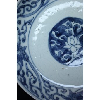 陰刻唐草文 古染付 7寸皿　P061 