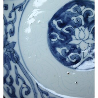 陰刻唐草文 古染付 7寸皿　P061 