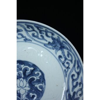 陰刻唐草文 古染付 7寸皿　P061 