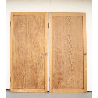 突板杉一枚板戸　B932 B932 B931 ほぼ同種のもの　縦框に切れ込みあり