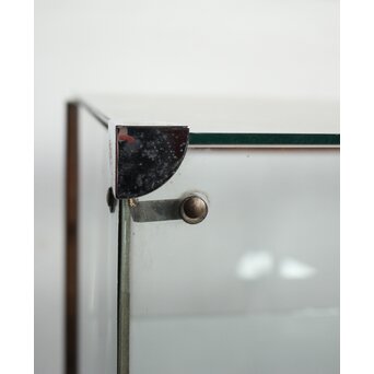 乳白色ガラスのショーケース　G276 