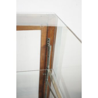 乳白色ガラスのショーケース　G276 