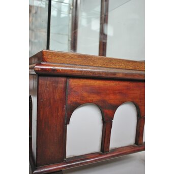 乳白色ガラスのショーケース　G276 