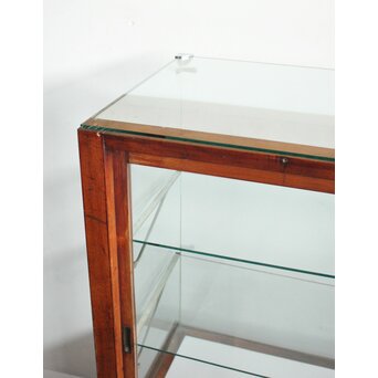 乳白色ガラスのショーケース　G276 