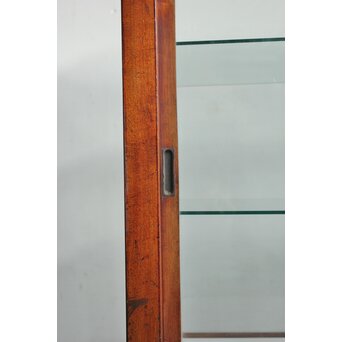 乳白色ガラスのショーケース　G276 