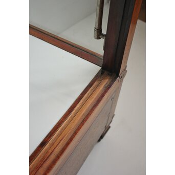 乳白色ガラスのショーケース　G276 