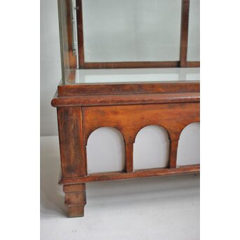 乳白色ガラスのショーケース　G276 